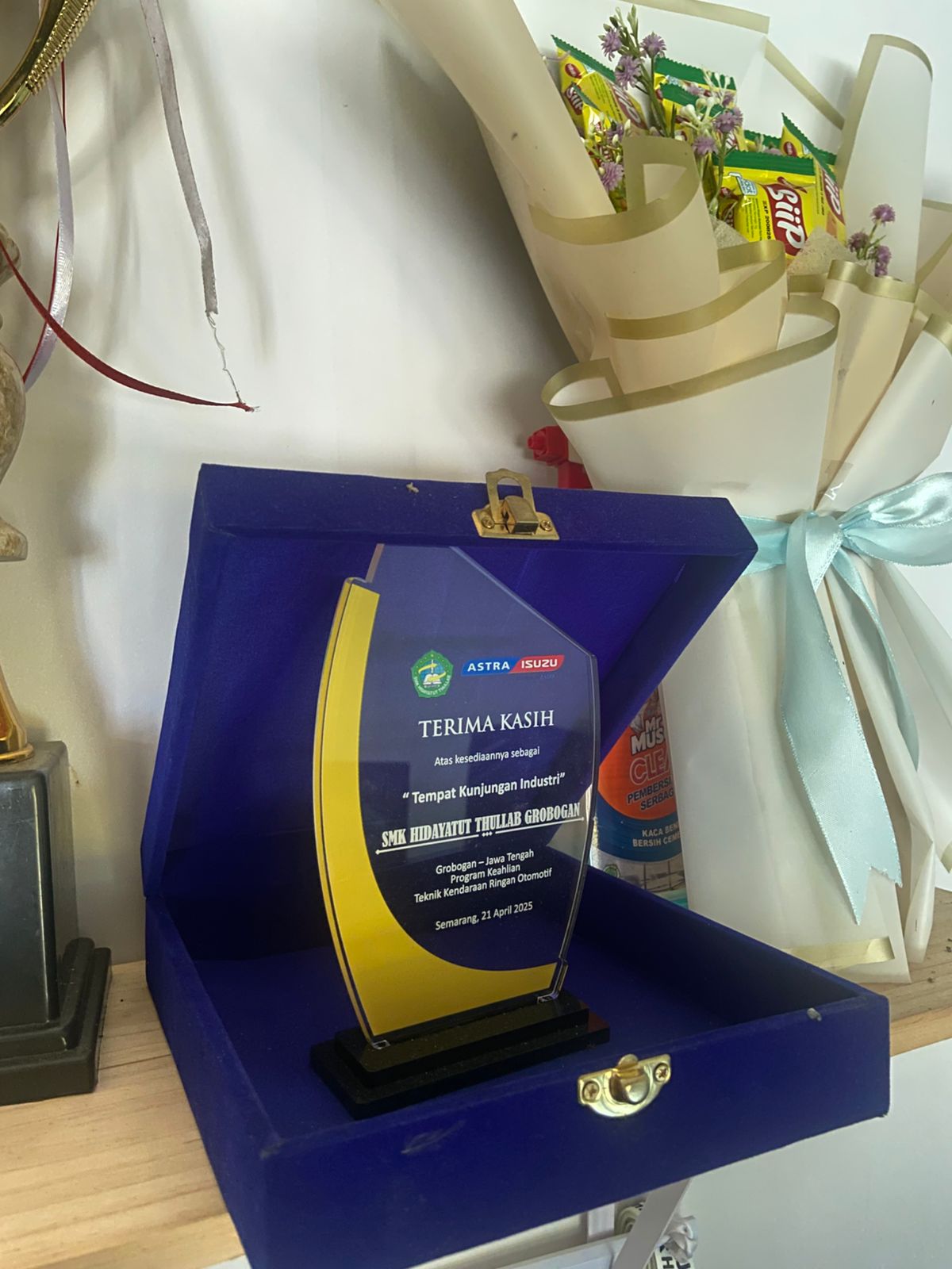 Plakat & Box (Sedang)